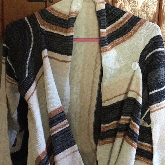 SALE ! Boho Aztec shawl cardigan - Picture 3 of 8